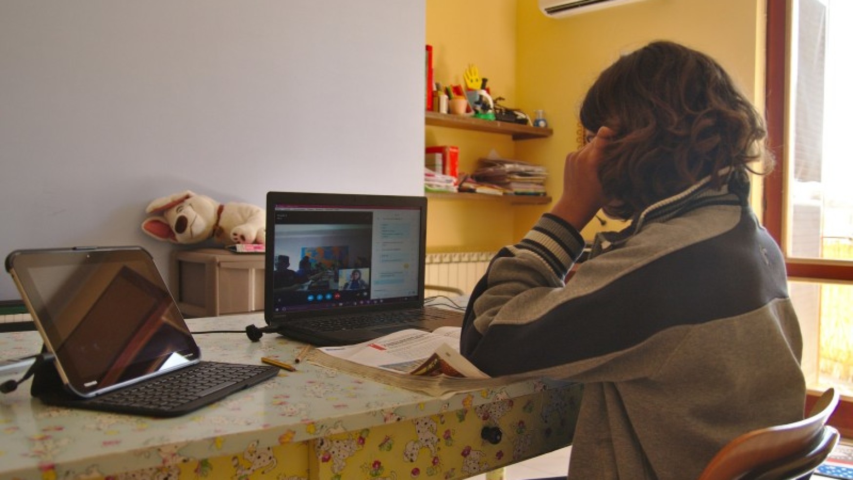 TIM PORTA LA SCUOLA    A CASA DEGLI STUDENTI    CON GRAVI PATOLOGIE