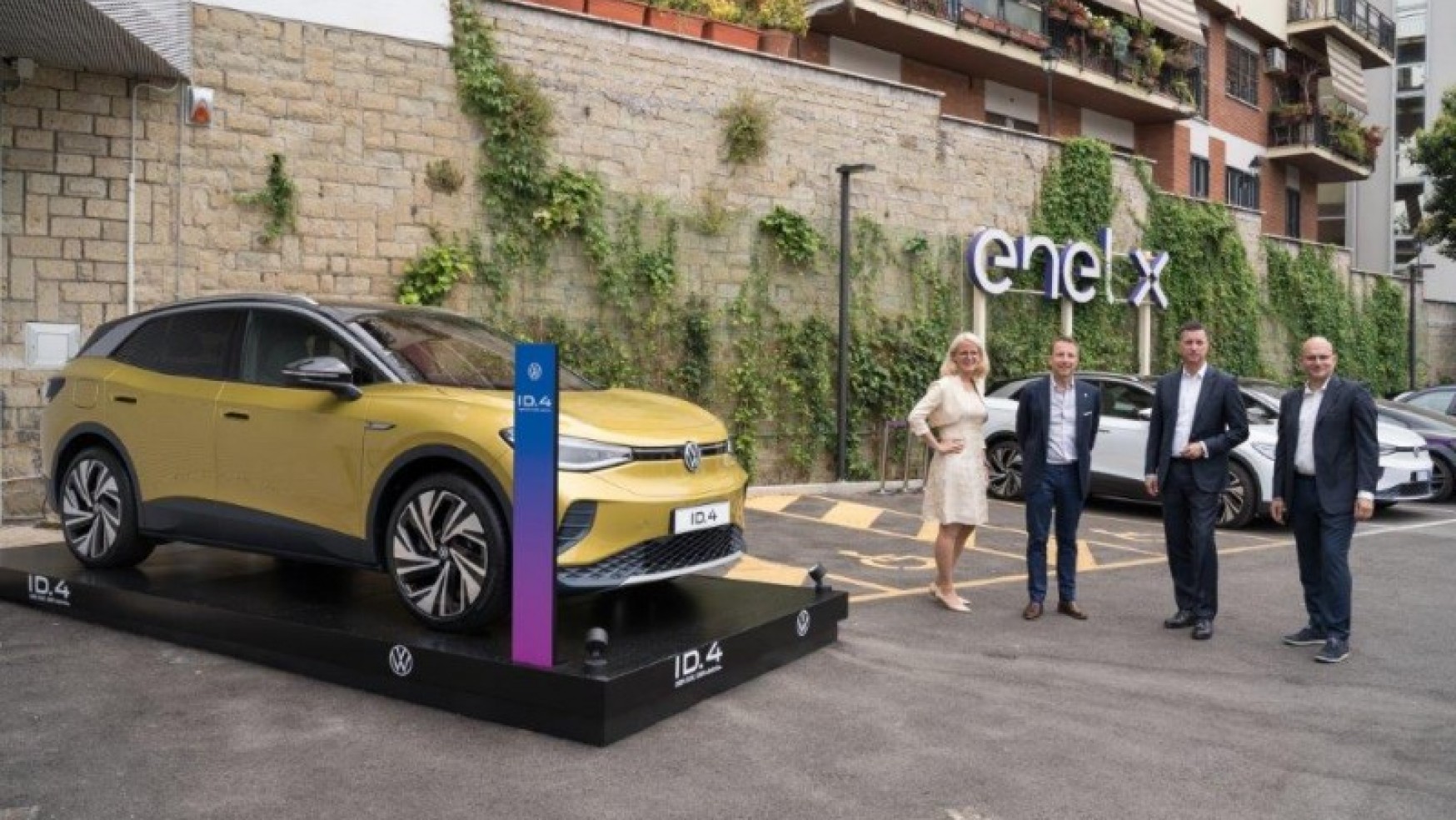 AUTO ELETTRICHE JOINT VENTURE TRA ENEL X E VW 3.000 COLONNINE