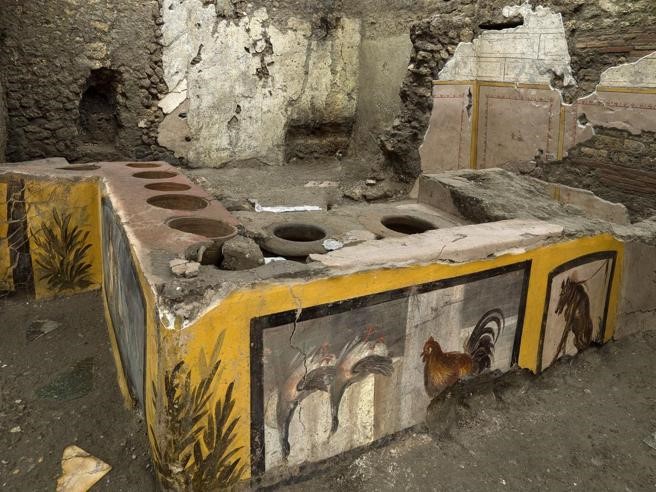 SCOPERTA A POMPEI BOTTEGA ALIMENTARE