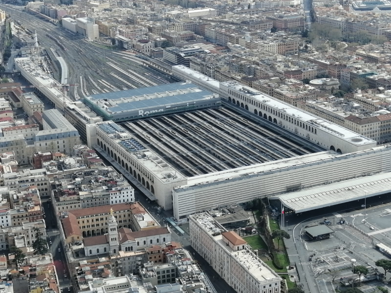 GIORNATA MONDIALE DELLA POESIA, UN VIDEO DI FERROVIE DELLO STATO A ROMA TERMINI