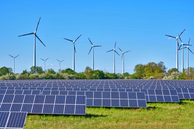 RINNOVABILI, LUCE VERDE: 9,7 MILIARDI DI EURO DALL’UE ALL’ITALIA PER I NUOVI IMPIANTI DI ENERGIA GREEN