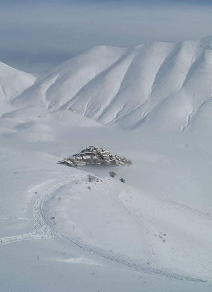 UMBRIA, CASTELLUCCIO DI NORCIA SEPOLTO DALLA NEVE