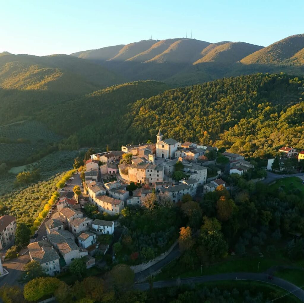 UMBRIA, IL BORGO MEDIEVALE DI GIANO